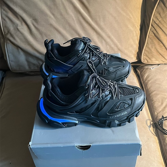 Balenciaga track sneaker  LED Black men size 41 which is a Us 8 like new - Picture 4 of 9
